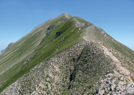 La ripida cresta ovest del Monte Priora o Pizzo Regina