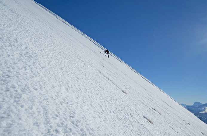 88 Il tratto finale della salita alla cima del lago, a destra il Gran Sasso