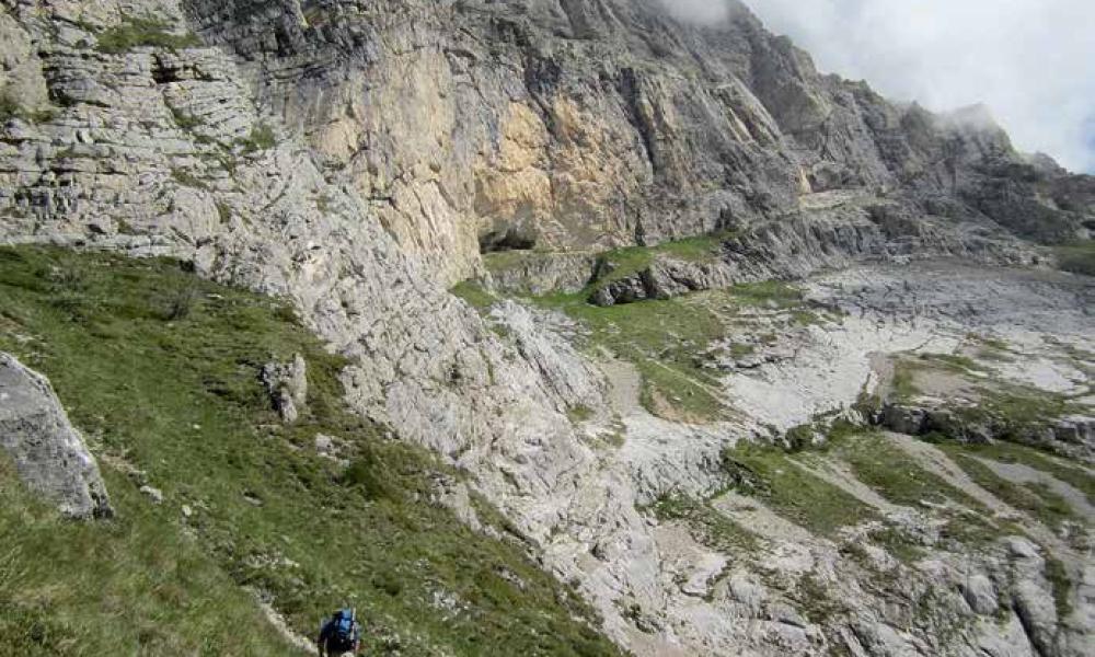 Val Fondillo e la Grotta delle Fate (AQ) Italy YouTube Val Fondillo e la Grotta delle Fate (AQ) Italy YouTube
